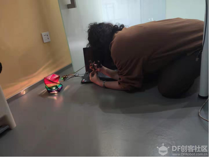 掌控板2.0--物联网语音识别 冰棒棍儿台灯图2