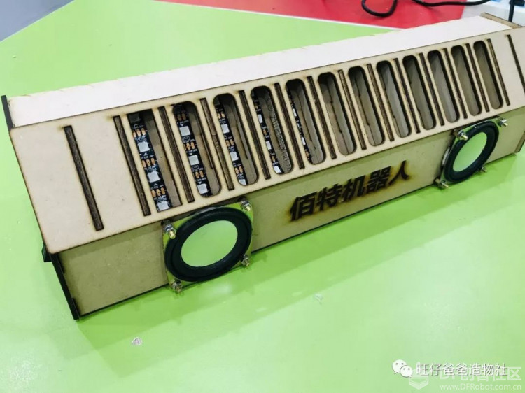 手工制作的电子钢琴图8