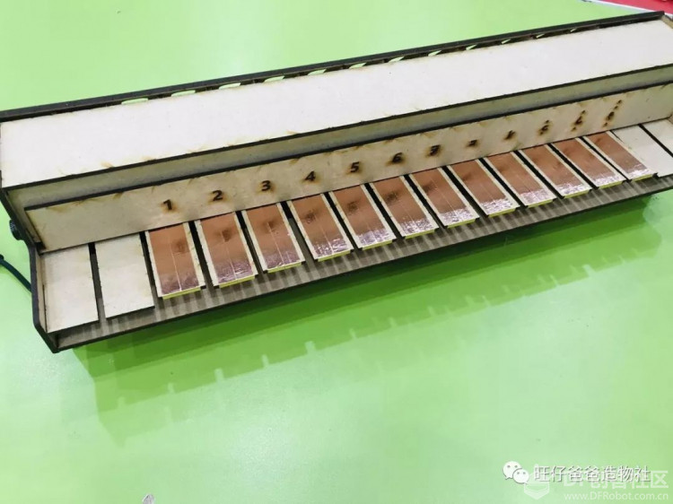 手工制作的电子钢琴图12
