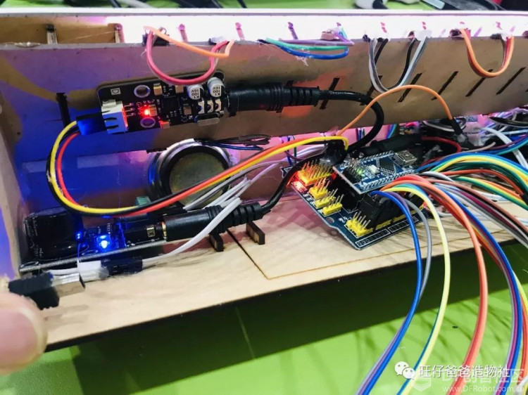 手工制作的电子钢琴图26