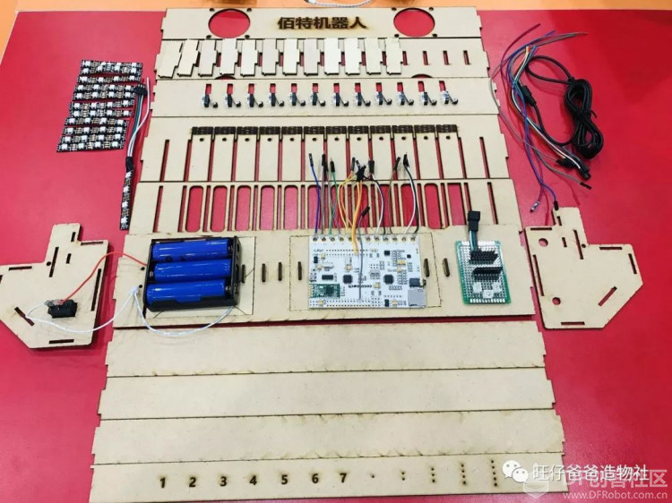 手工制作的电子钢琴图38