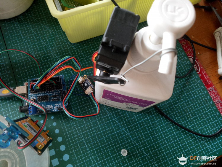 面对新冠，用arduino制作无接触式挤洗手液器图1