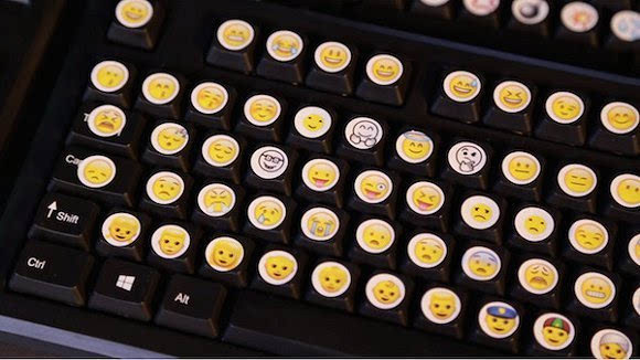 隔空打字?Tap Strap智能键盘让你动动手指就能输入信息图1