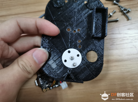 用金属接近开关做一个智能手机支架图8