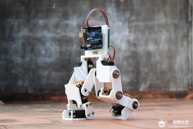 Arduino两足机器人图1