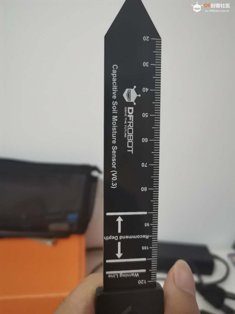 掌控板测试土壤湿度传感器图6
