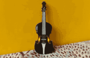 国外小姐姐利用ATtiny85做了一把迷你PCB小提琴图2