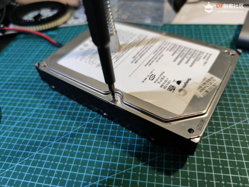 #线上创客马拉松# #物尽其用# 废旧硬盘制作台灯，磨刀器图13