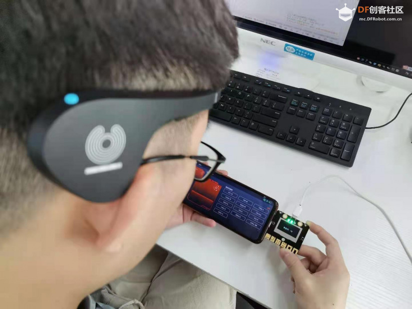用脑电波控制掌控板的RGB灯!!!图1