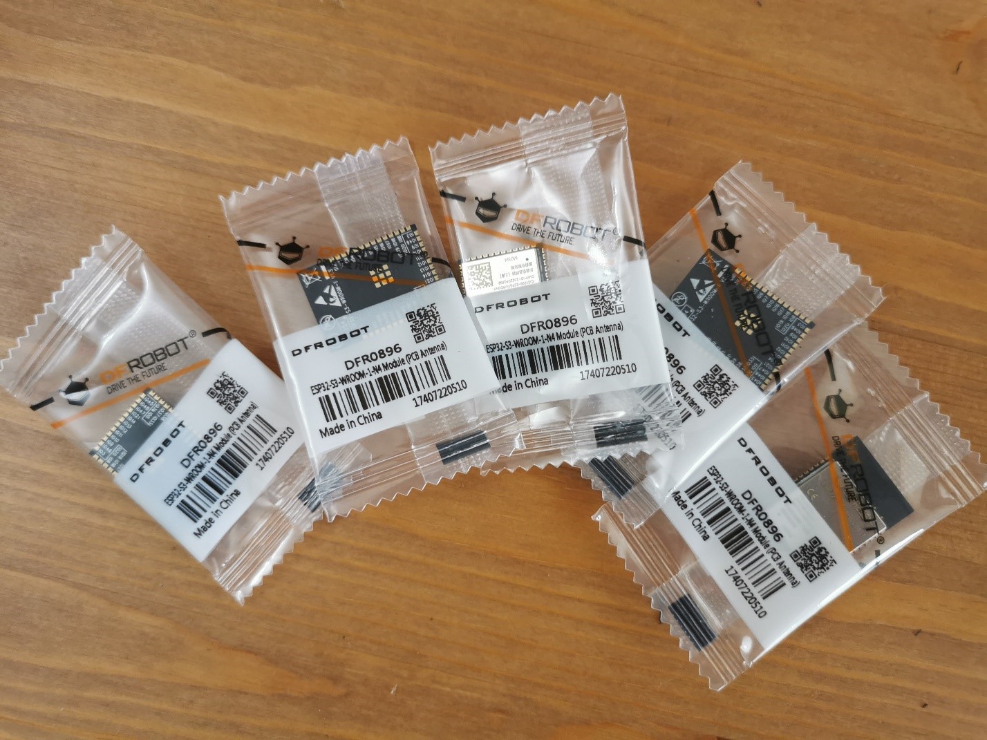 DFRobot ESP32 S3 模组的最小系统图1