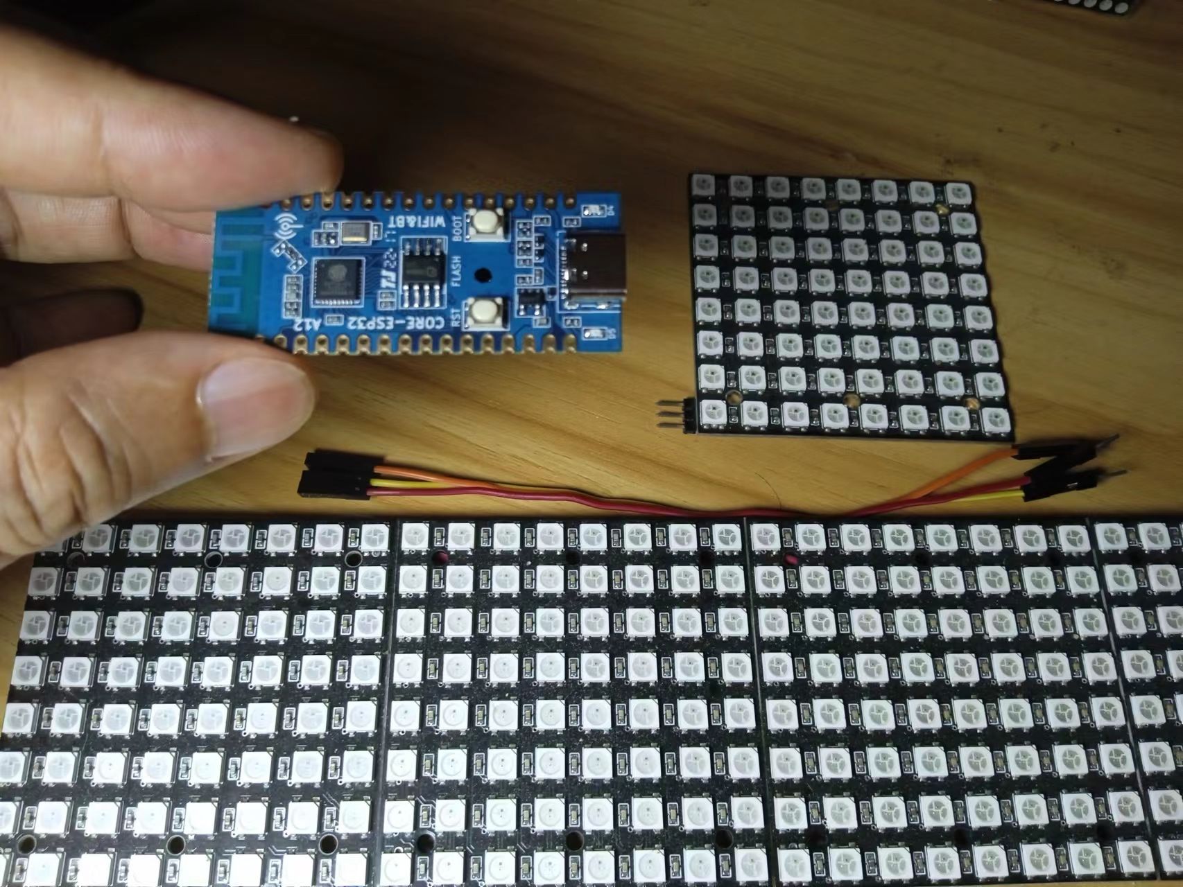 【花雕体验】19 合宙ESP32_C3点亮WS2812B硬屏图1