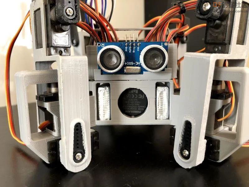 3D 打印的树莓派蜘蛛机器人图14