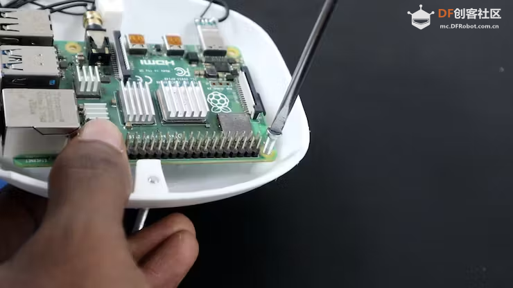 Emo：基于树莓派 4B DIY 能笑会动的桌面机器人图24