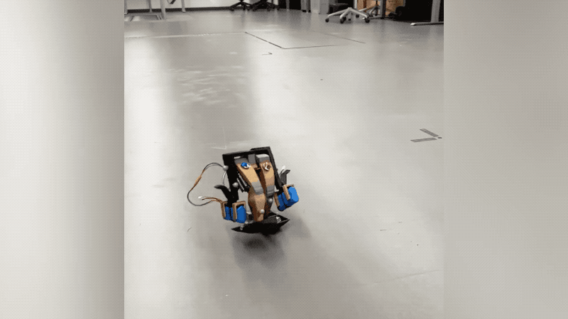 第一个单电机的可操纵双足机器人｜DF创客周刊（第65期）图1