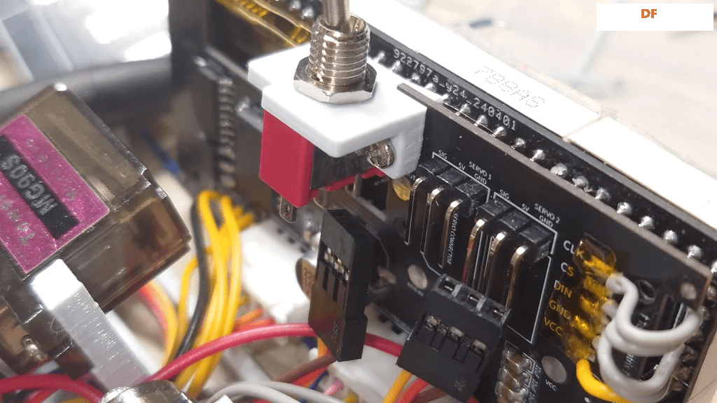 用ESP32做一个可爱的无用机器人图22
