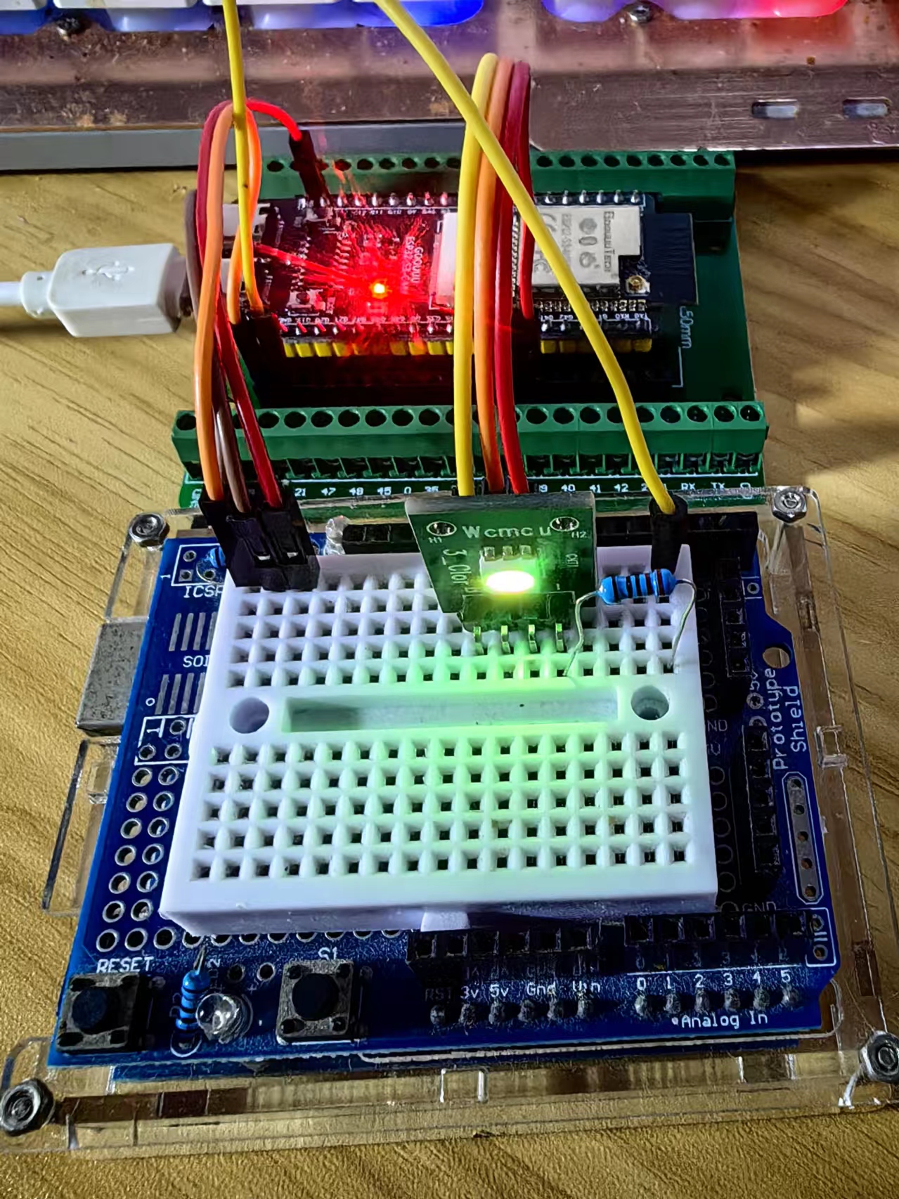 【花雕学编程】Arduino动手做（232）---ESP32S3 CAM随机颜色灯图3