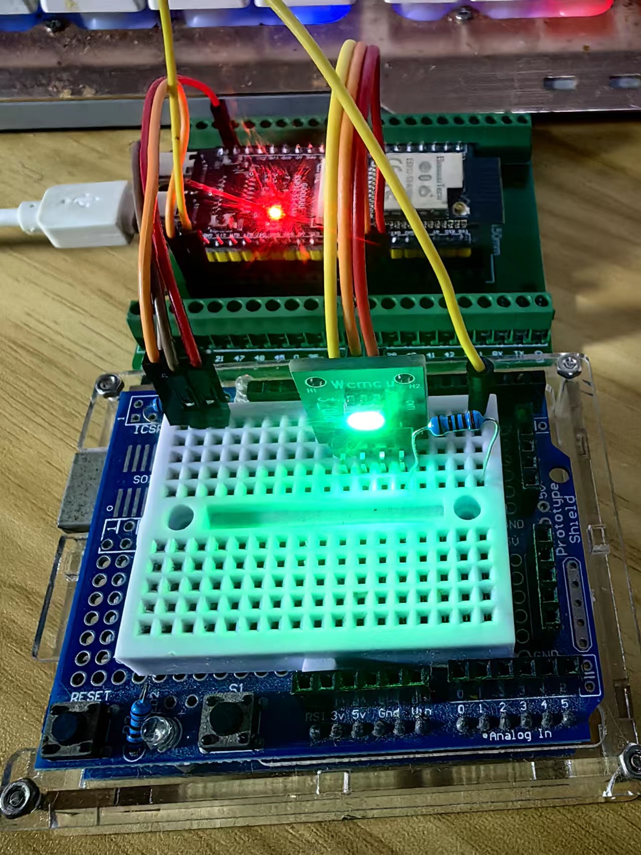 【花雕学编程】Arduino动手做（232）---ESP32S3 CAM随机颜色灯图2