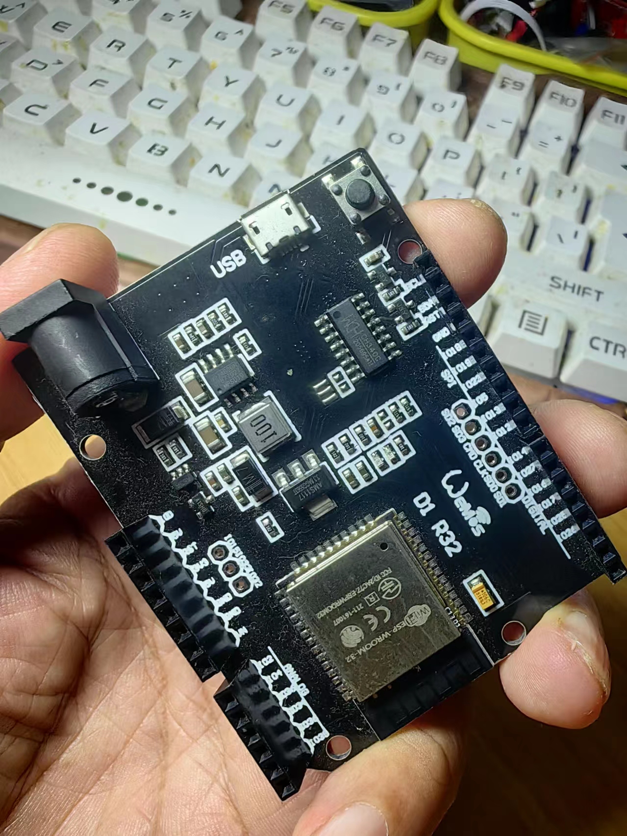 【花雕学编程】Arduino动手做（234）---WeMos D1R32蓝牙控制LED图2