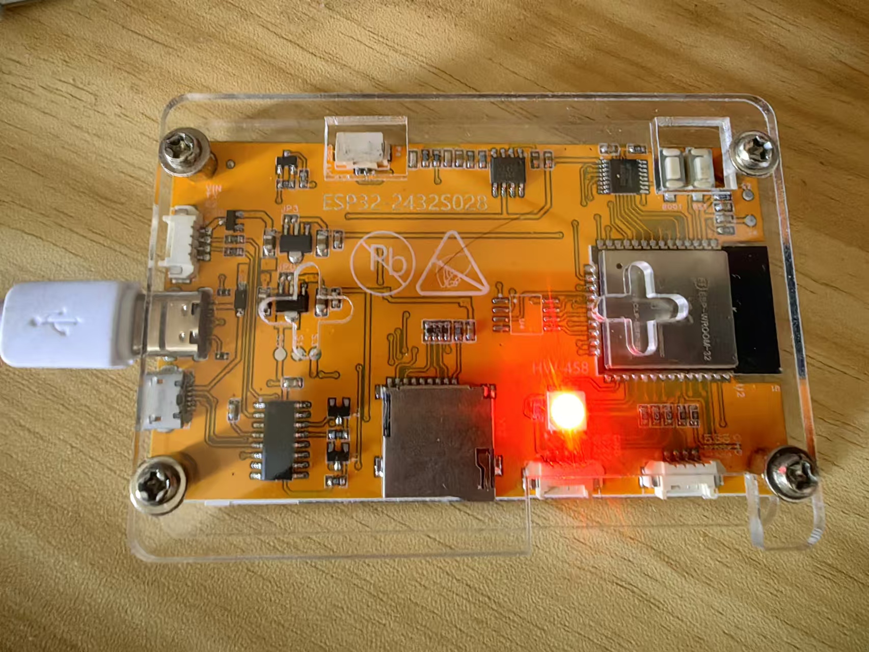 【花雕学编程】Arduino动手做（238）--ESP32-2432S028开发环境图1