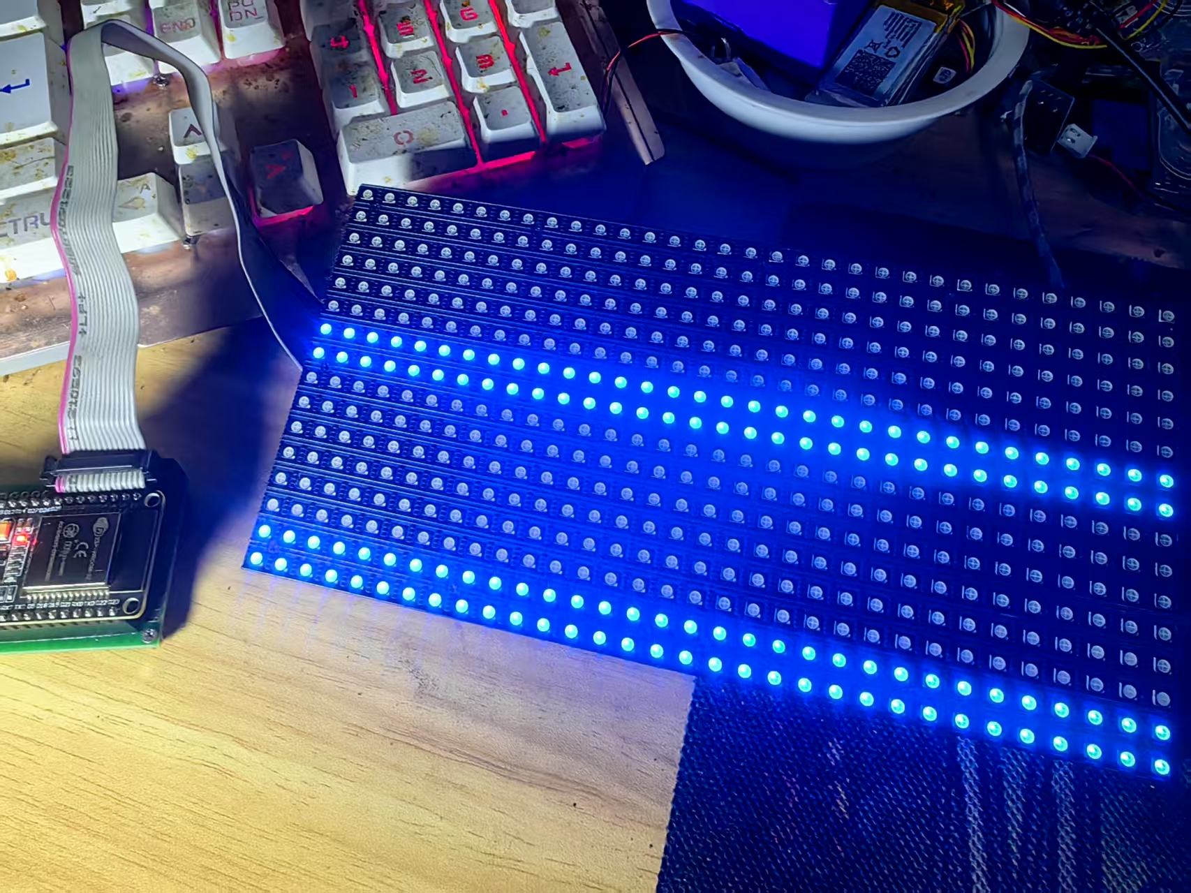 【花雕学编程】Arduino动手做（220）--P6板依次点亮红蓝绿图3