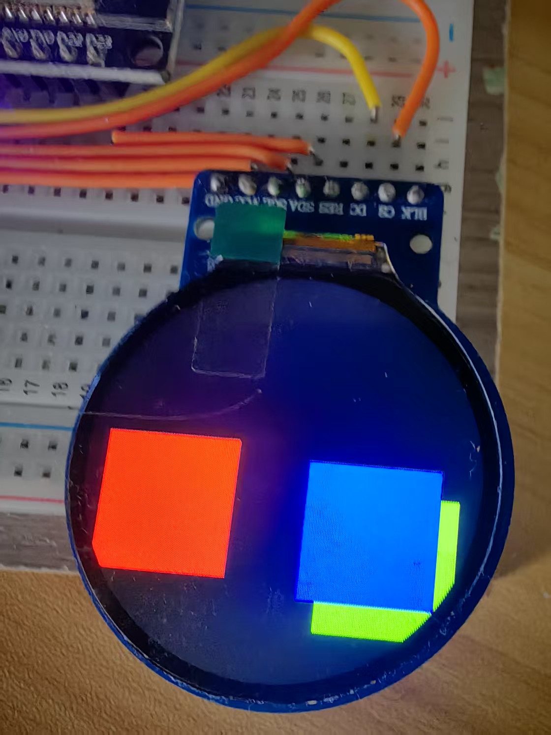 【花雕学编程】Arduino动手做（249）--GC9A01随机红绿蓝矩形图3
