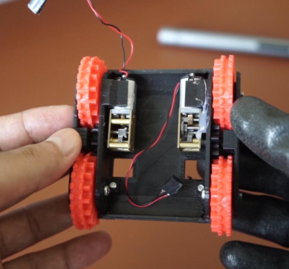 【Arduino 动手做】带有 ESP32 和 FreeRTOS 的微型桌面机器人图2