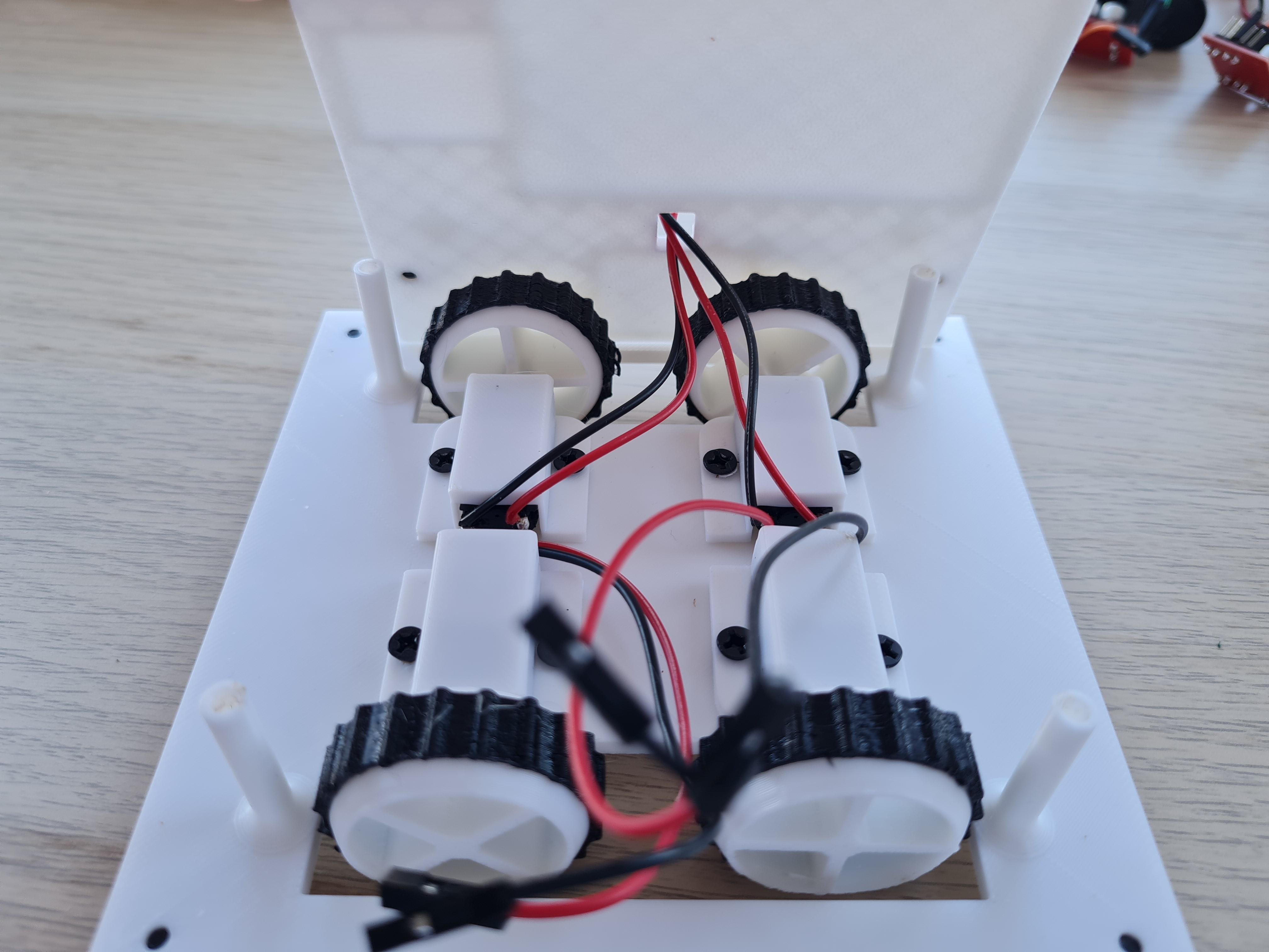 【Arduino 动手做】带有摄像头的 Web 控制 ESP32 桌面机器人图2
