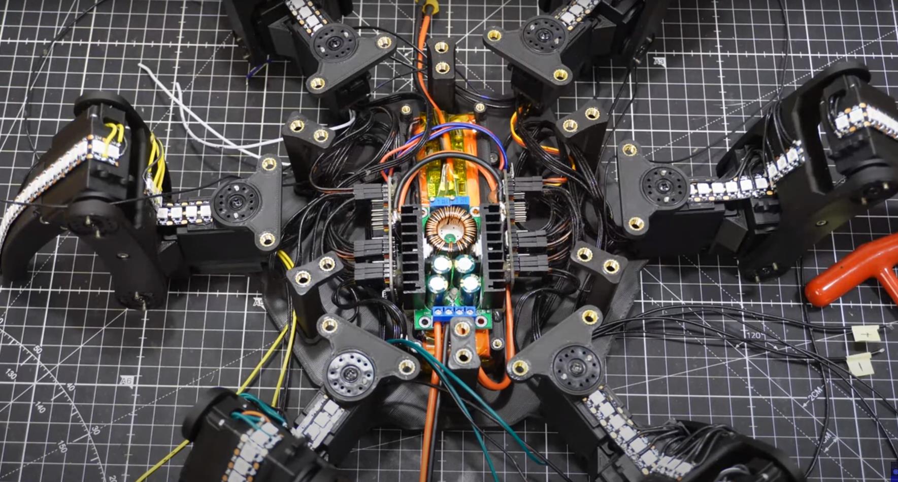 【Arduino 动手做】集成了智控和271颗LED灯的六足机器人图2