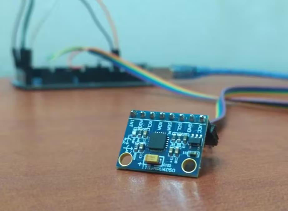 【Arduino 动手做】由 MPU-6050 控制的简单 2 轴伺服机械臂图3