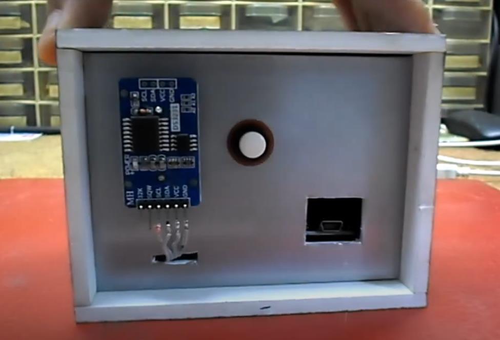 【Arduino 动手做】128x64 LCD 上的模拟、数字时钟和温度计图9