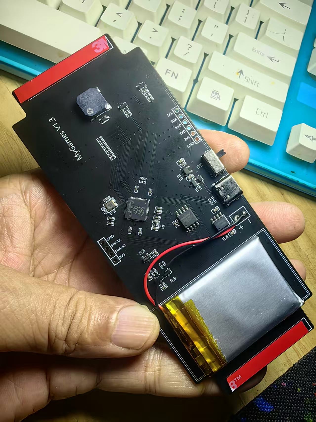 【花雕学编程】Arduino动手做（258）--树莓Pico游戏开发板图2