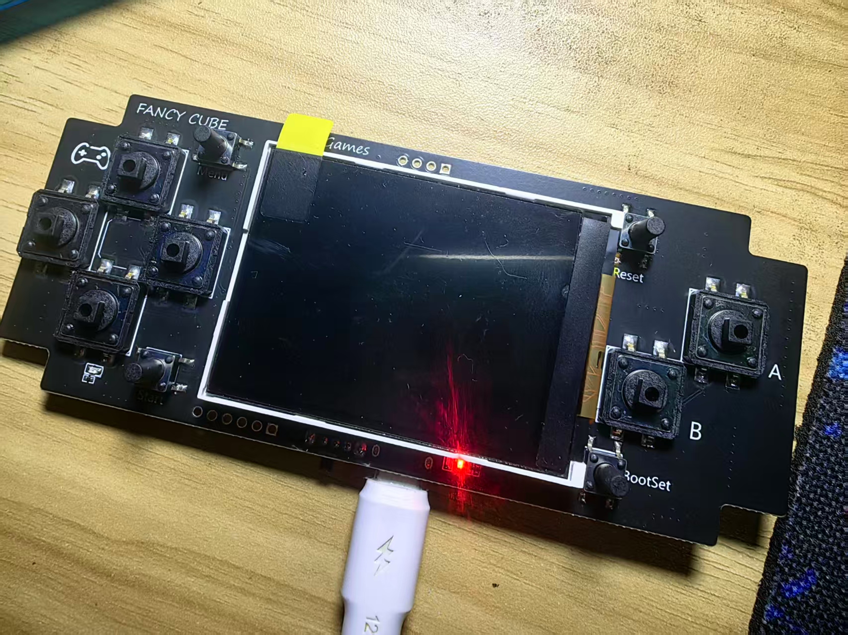 【花雕学编程】Arduino动手做（258）--树莓Pico游戏开发板图1