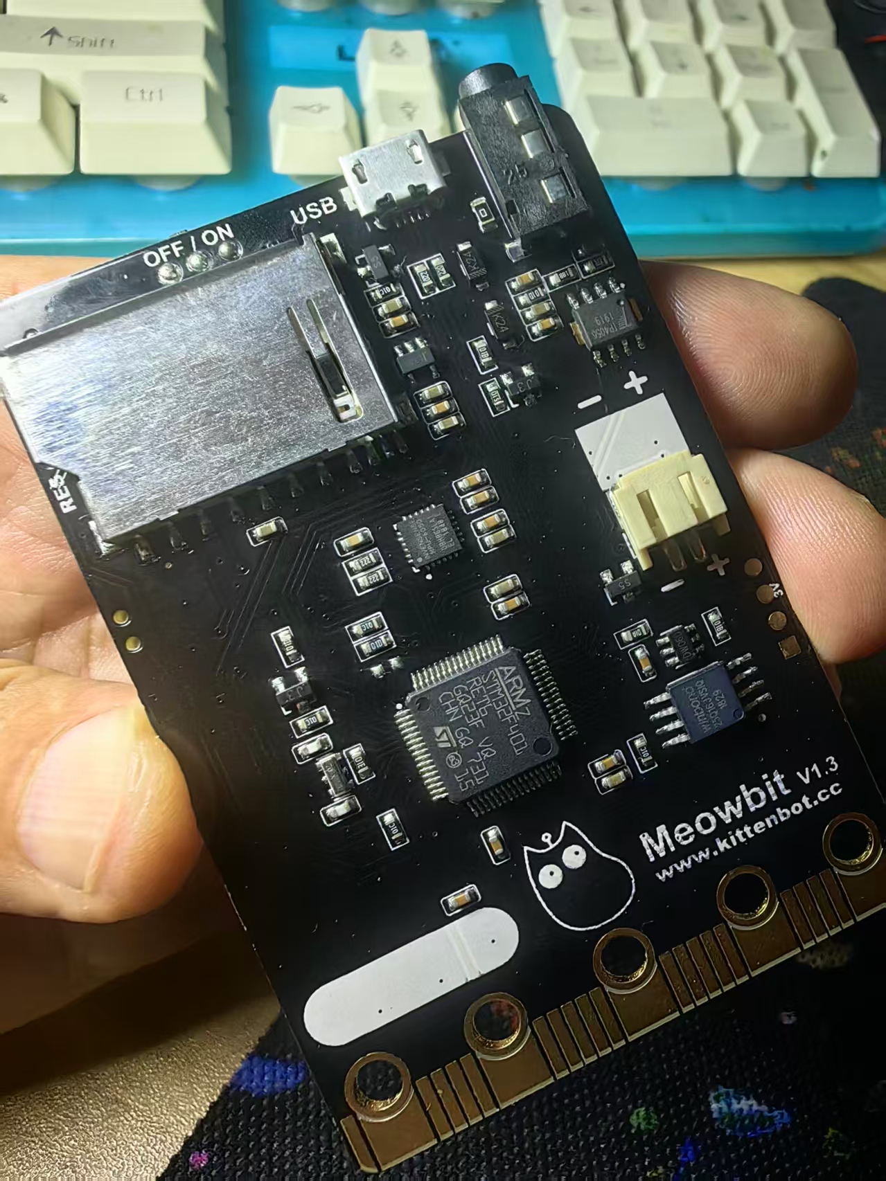【花雕动手做】Meowbit开发板之Arcade使用Robotbit扩展图1