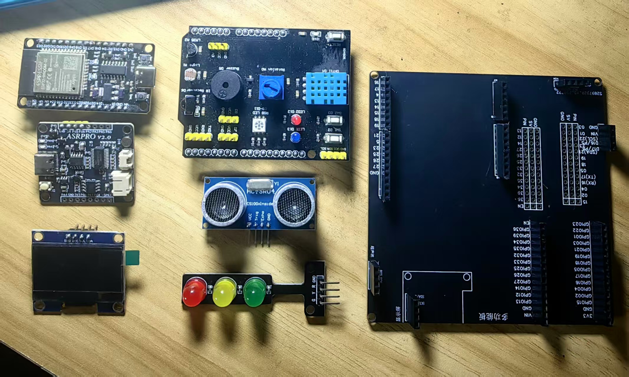 【花雕学编程】Arduino动手做（259）--ESP32多功能扩展底座图2