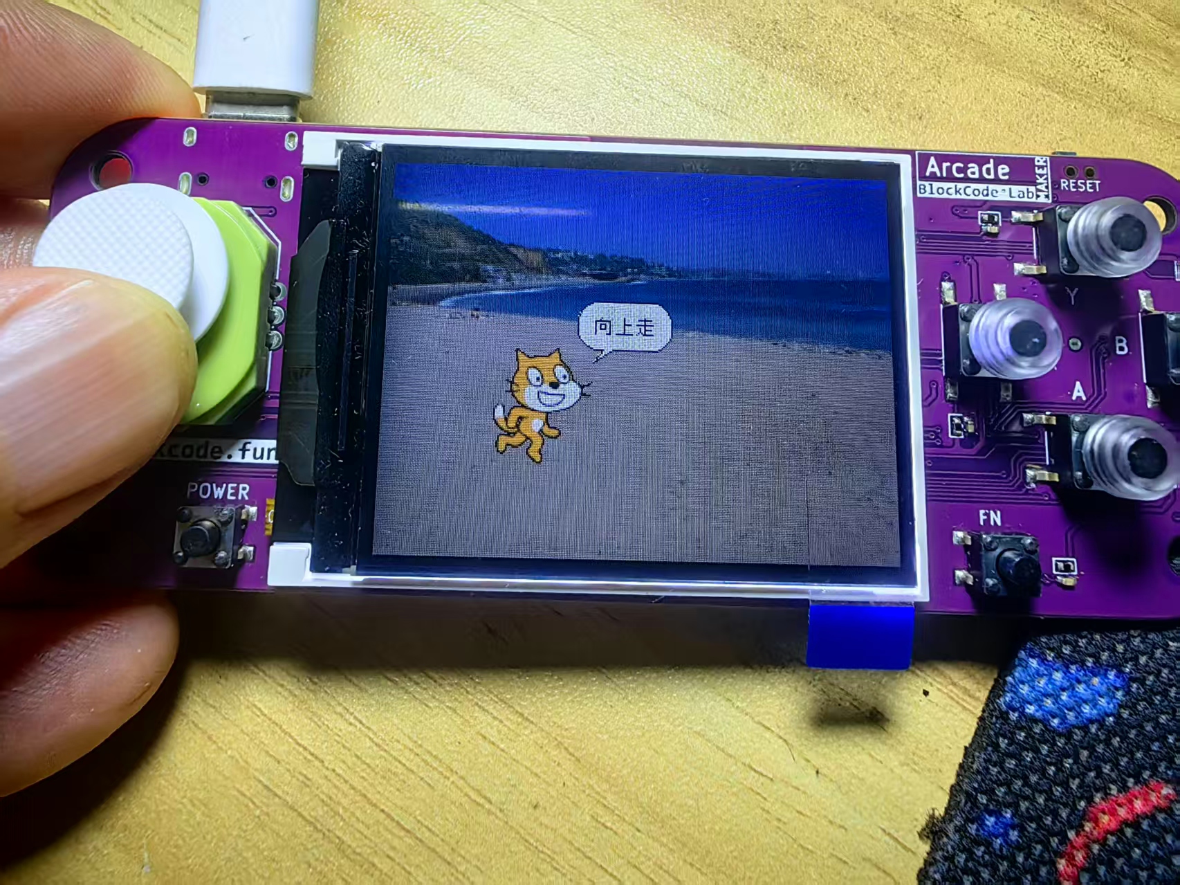 【花雕动手做】Scratch游戏ESP32S3开发板之东奔西跑图3