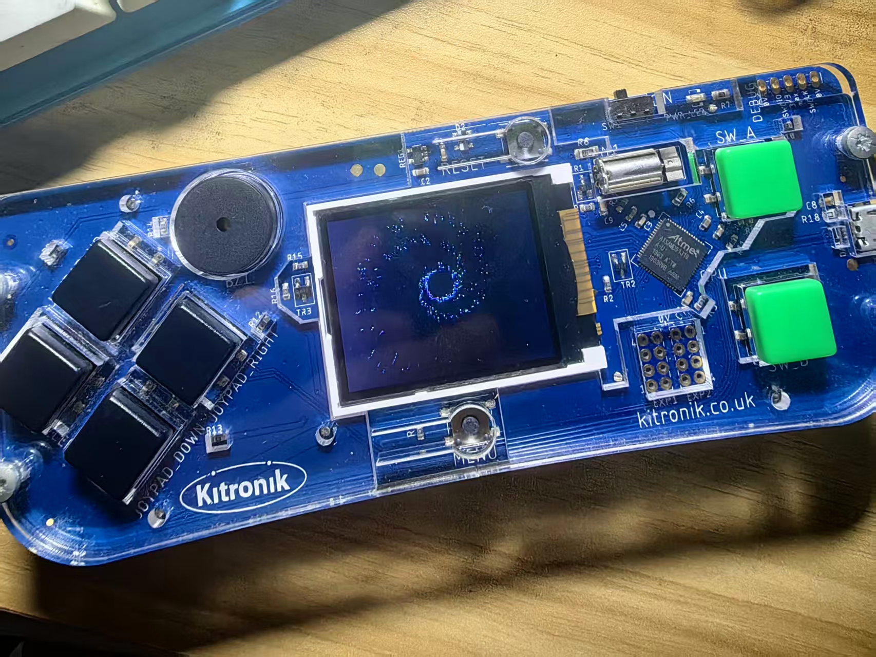 【花雕动手做】基于 Kitronik 可编程开发板之粒子效果图1