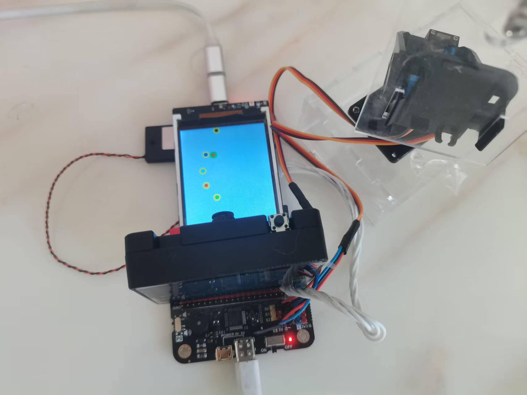 二哈识图2+行空板K10+IO扩展板——手势控制舵机平台图2