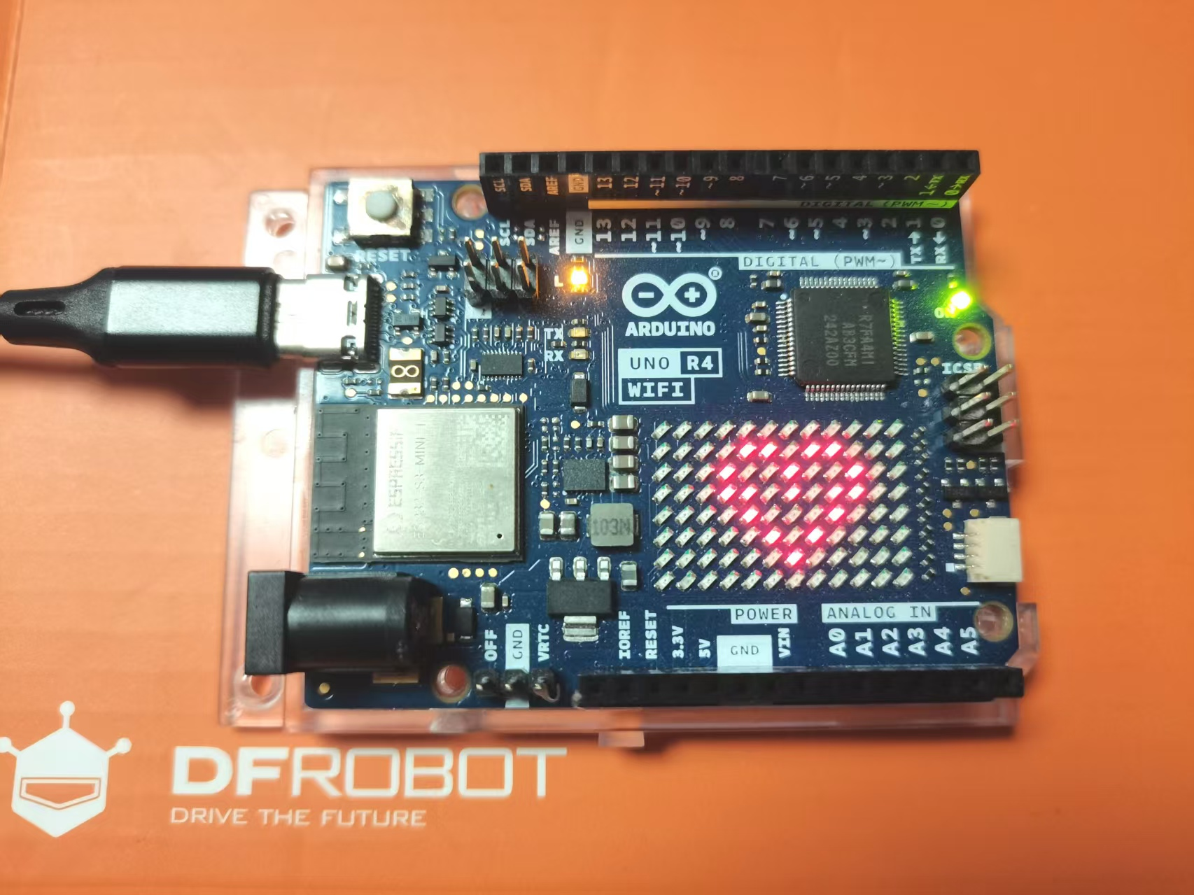 Arduino R4 WiFi与Uno Q对比及智能控制LED矩阵项目图6