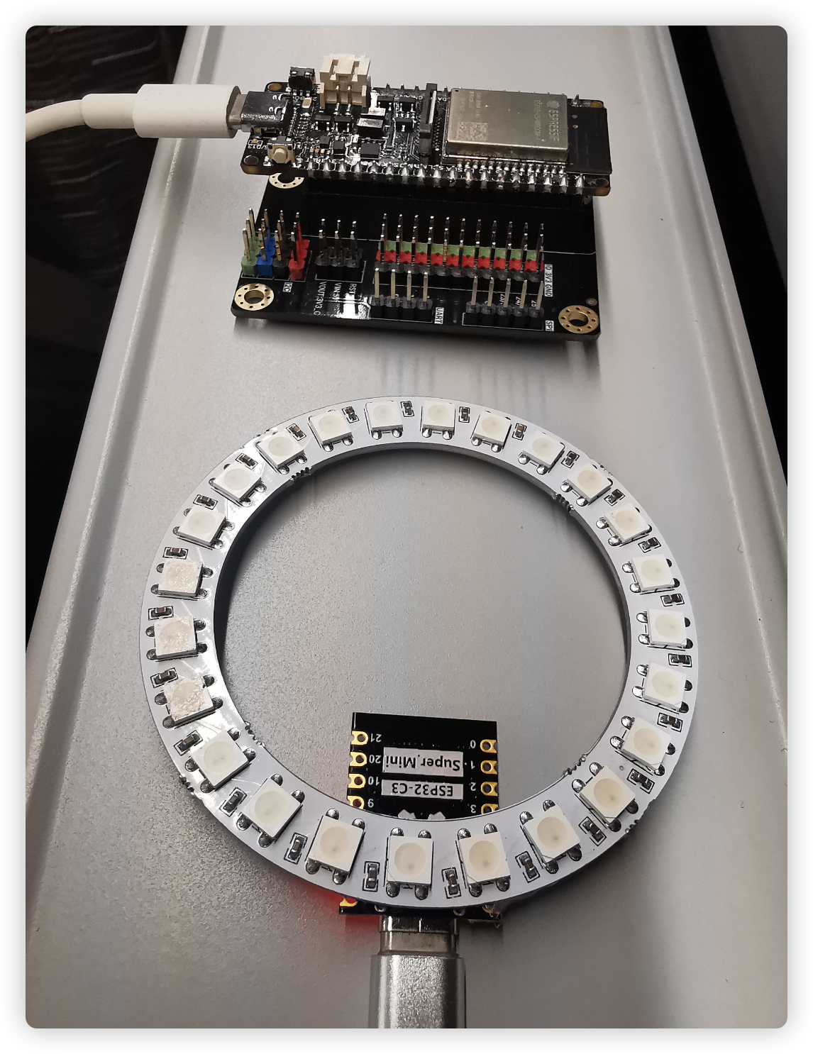 Firebeetle 2 ESP32-C5 之 火车上的霓虹灯图2