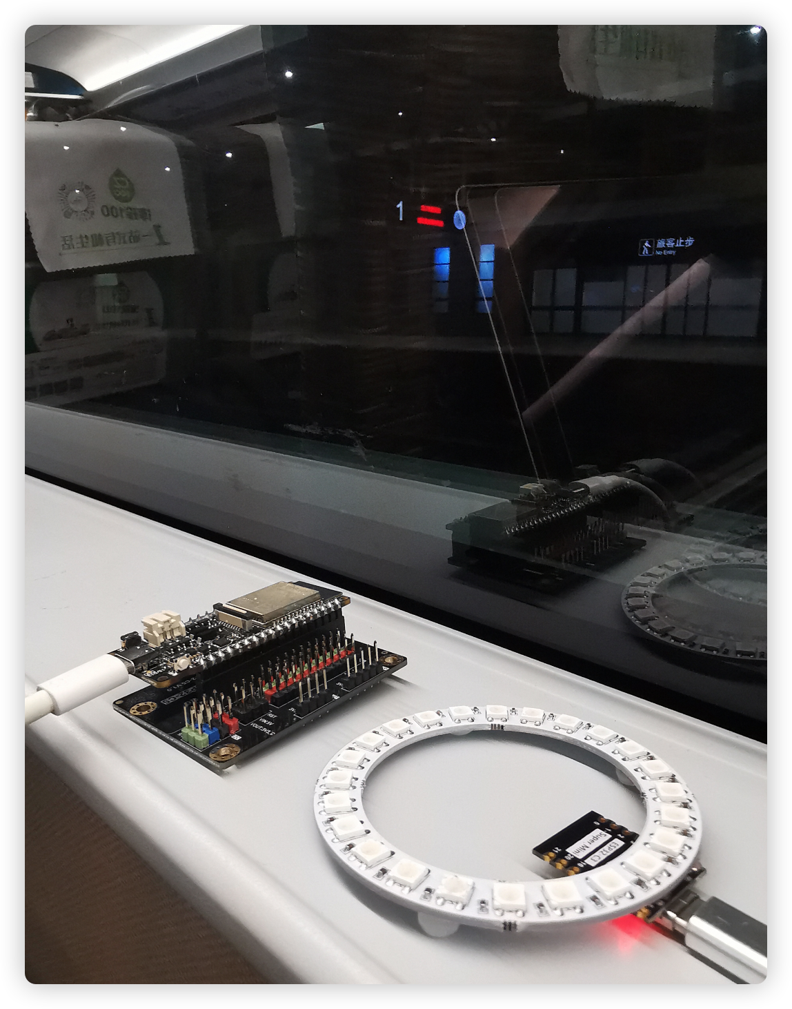 Firebeetle 2 ESP32-C5 之 火车上的霓虹灯图19