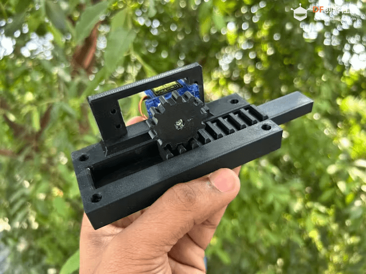 世界上最小的 4K FPV 无人机、iPhone 变身微控制器、会“...封面1