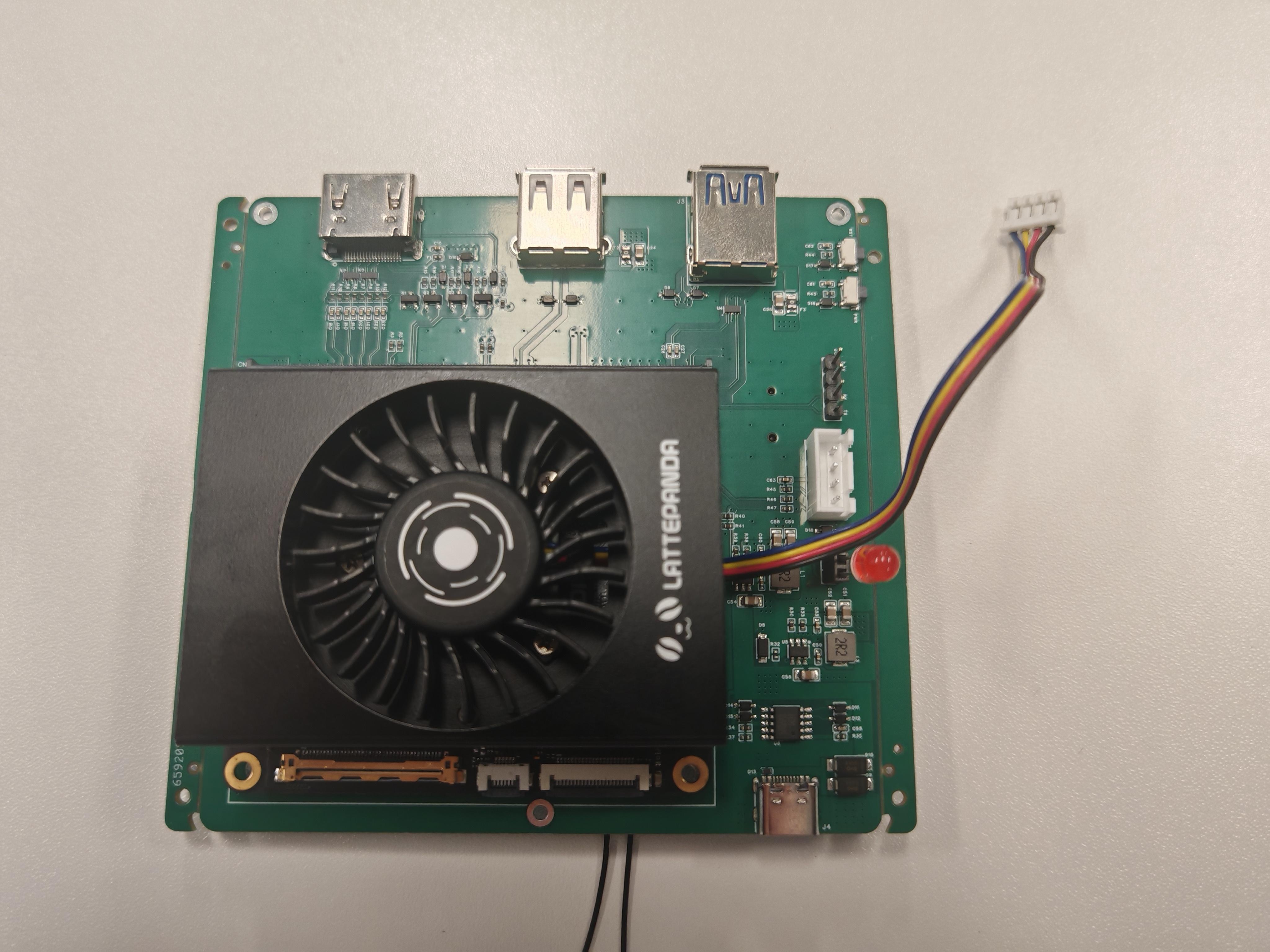 LattePanda最小系统载板，一次点亮图1