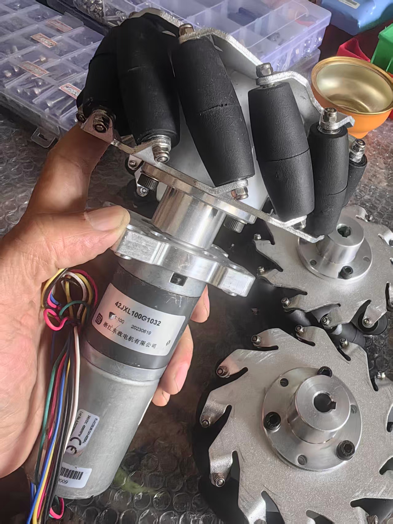 【花雕动手做】拆解 127mm 铝合金创客版全向麦克纳姆轮图1