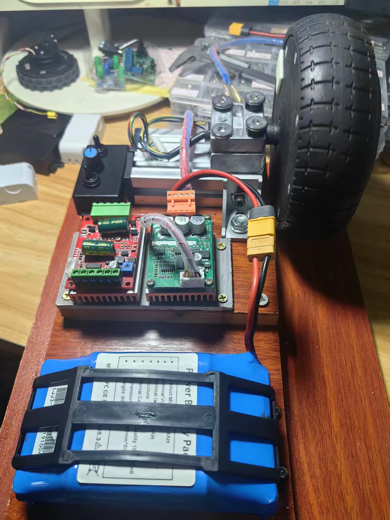 【花雕动手做】测试机器人底盘6.5寸直驱200W无刷轮毂...图2