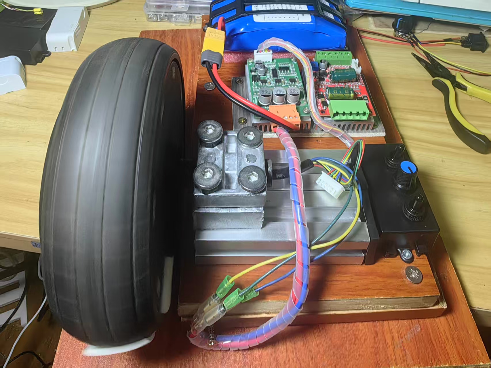 【花雕动手做】测试机器人底盘6.5寸直驱200W无刷轮毂...图3