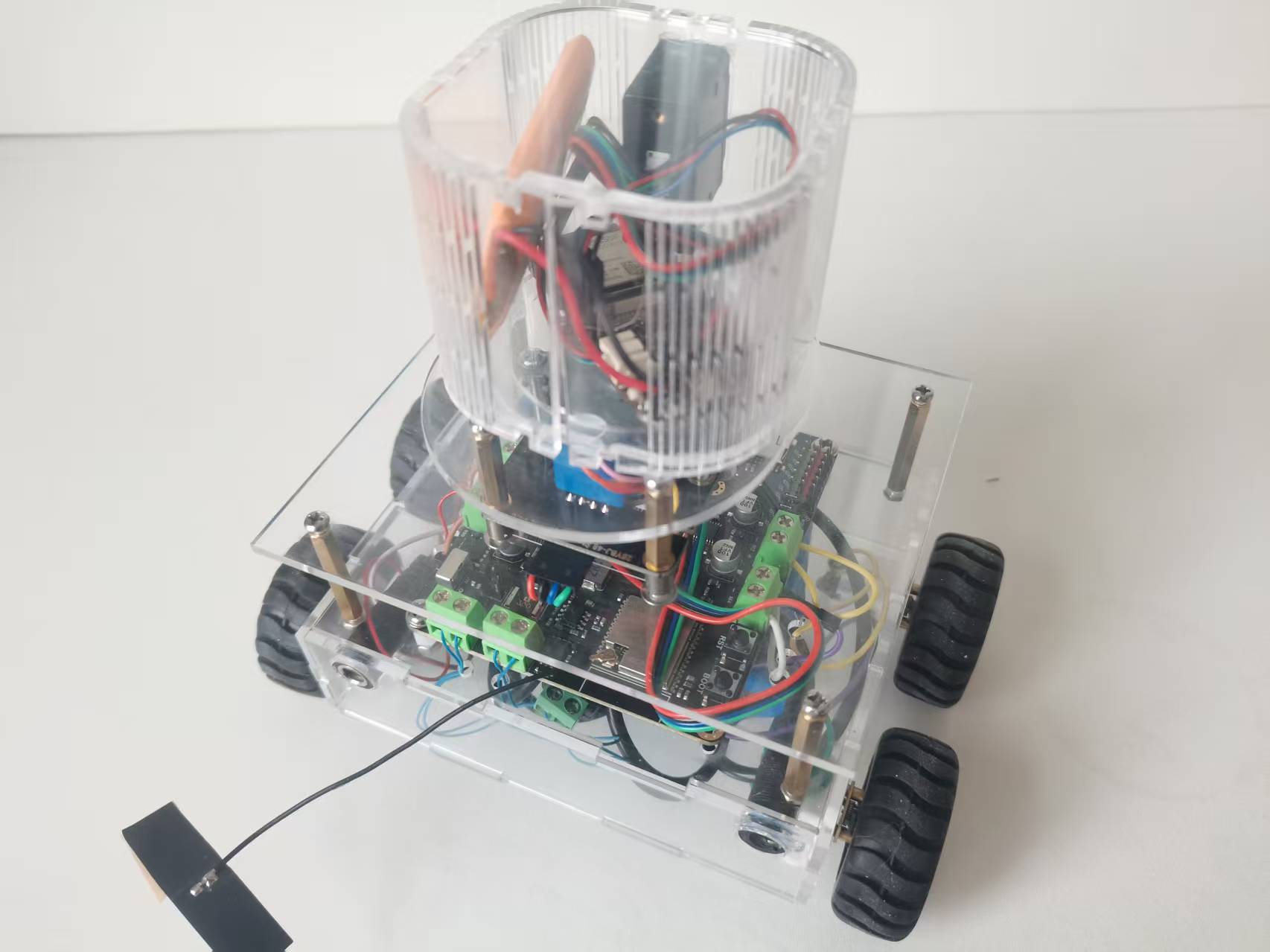 双ESP32无线协作：打造360°激光扫描避障小车图2