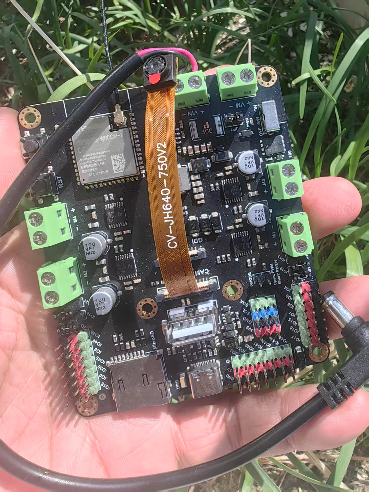 【花雕动手做】远程控制四路电机Romeo ESP32-S3开发控制板图2