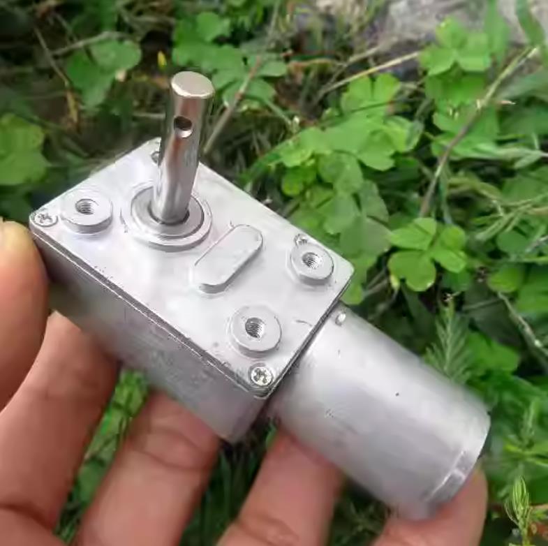 【花雕动手做】拆解24VDC微型128转自锁370蜗杆减速电机图1