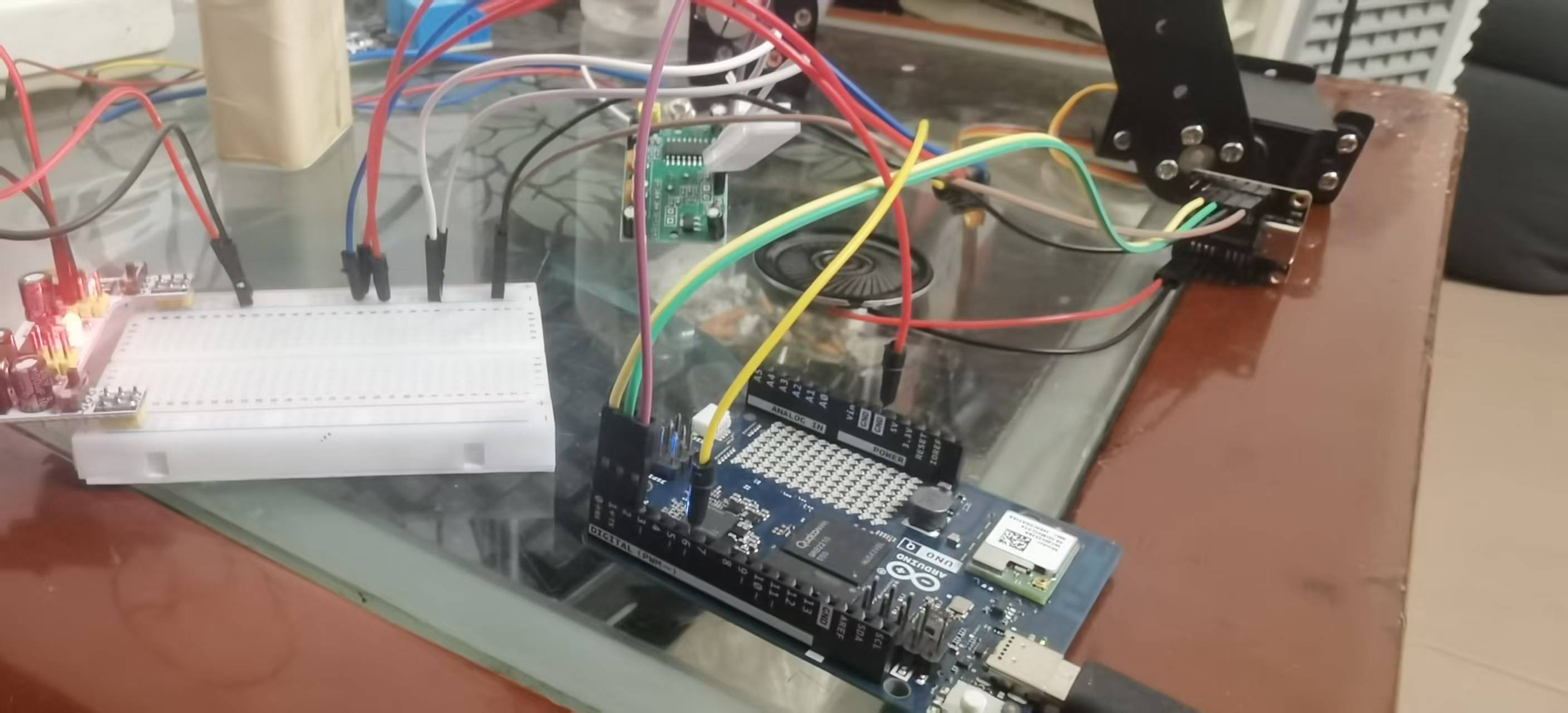 关于UNO.Q接传感器，DFPlaypro，舵机和串口监视器的问题图1