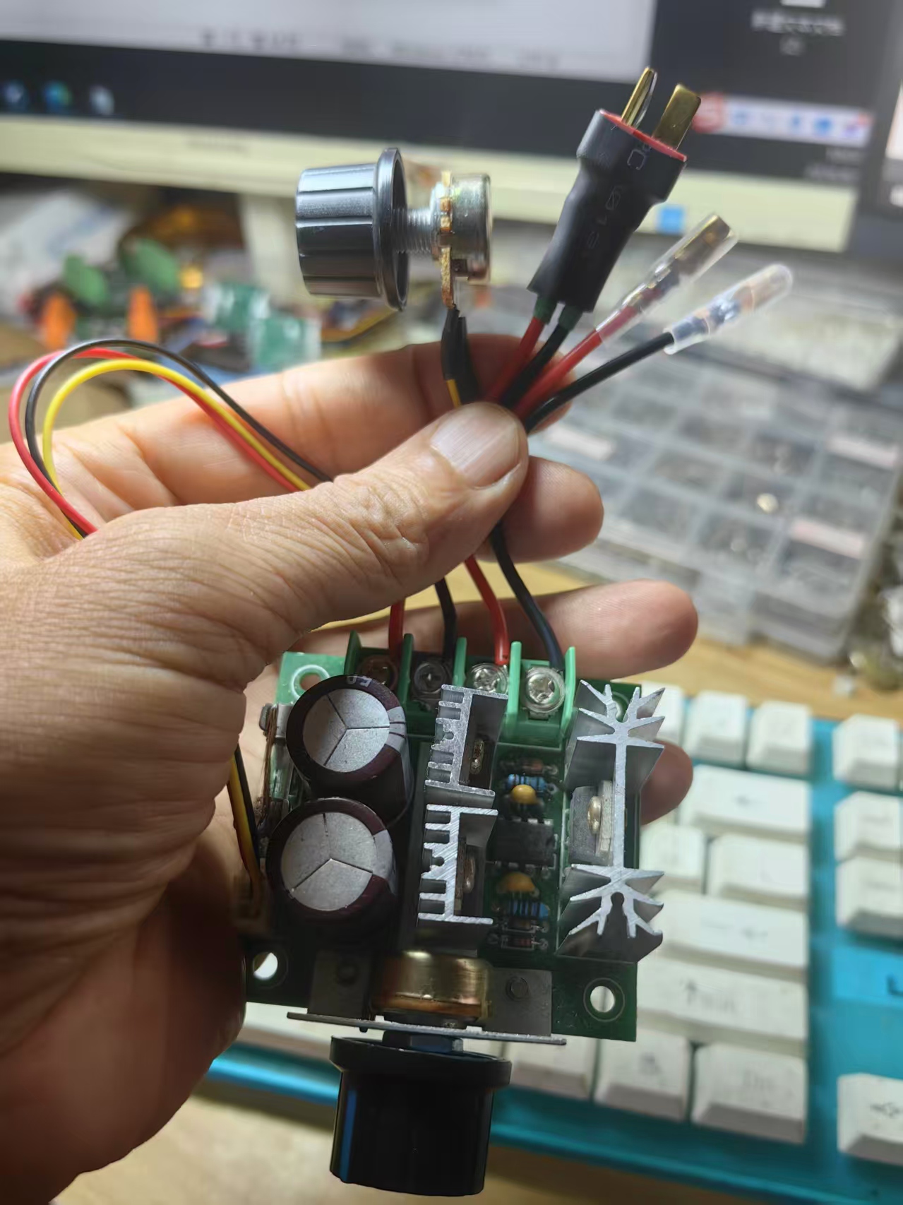 【花雕动手做】12V-40V 10A 无级变速 PWM 直流电机调速器图1